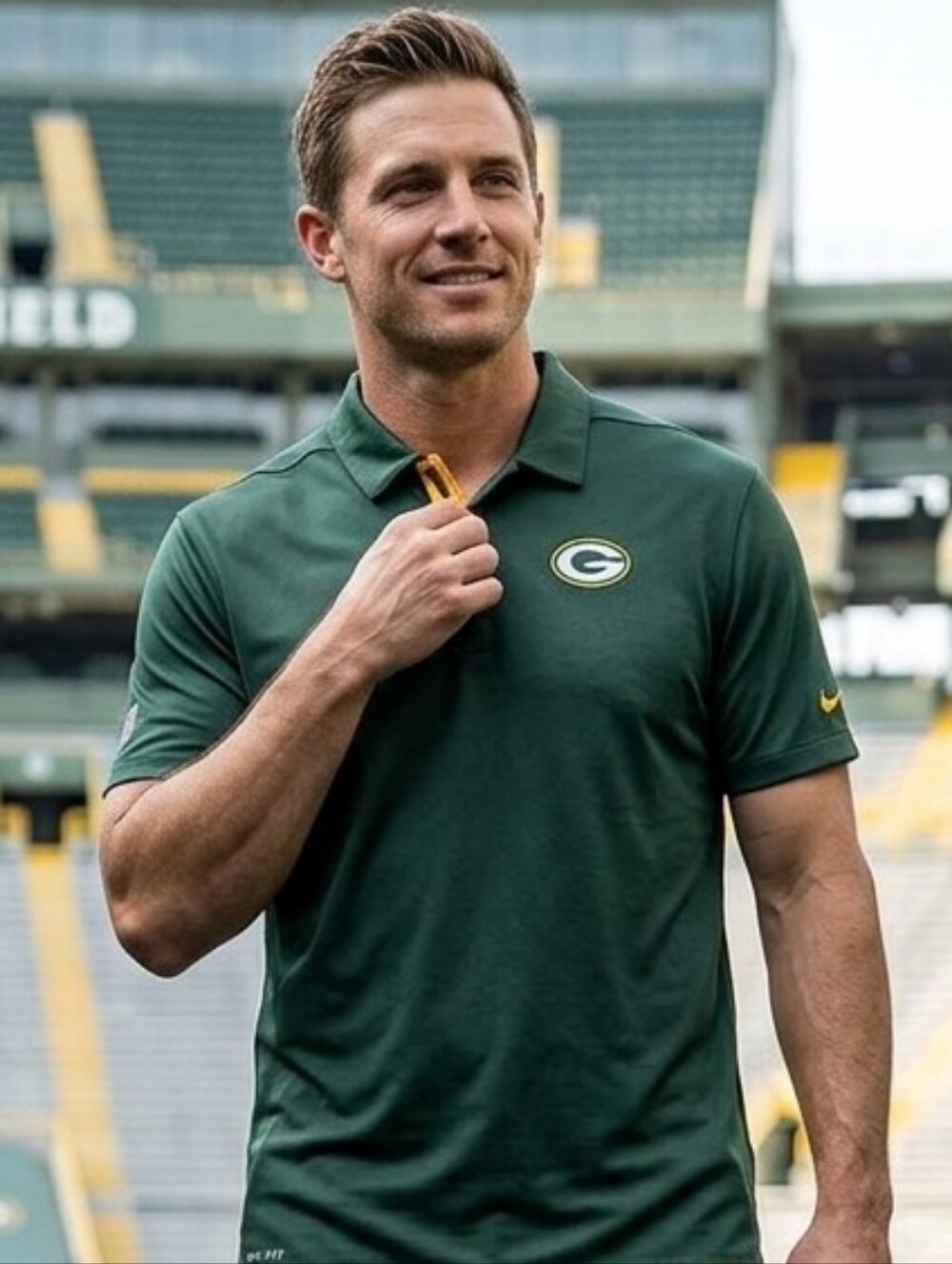Nike Green Bay Packers Sidelines Coach Polo with Yellow Trim, Team Logo Size XL
